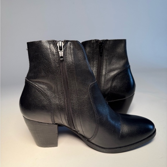 Diba Black Leather Ankle Booties - Picture 2 of 7